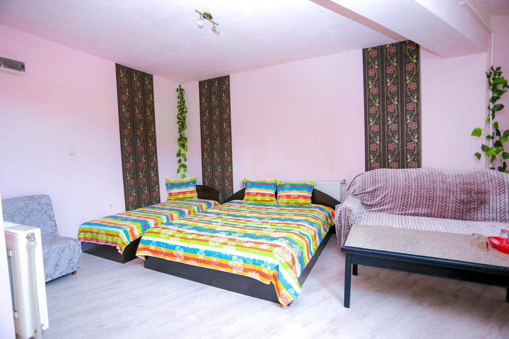 Hostel Shatrata Bogomilovo Eksteriør billede